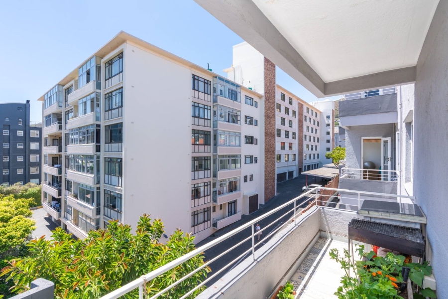 To Let 2 Bedroom Property for Rent in Sea Point Western Cape